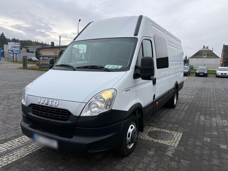 Iveco 50C15 3.0 Maxi Long L4H2 Brygadówka Doka 7-miejsc, Koła Bliźniac - Minibusz, Kisbusz: 1 kép. Iveco 50C15 3.0 Maxi Long L4H2 Brygadówka Doka 7-miejsc, Koła Bliźniac - Minibusz, Kisbusz: 1 kép.