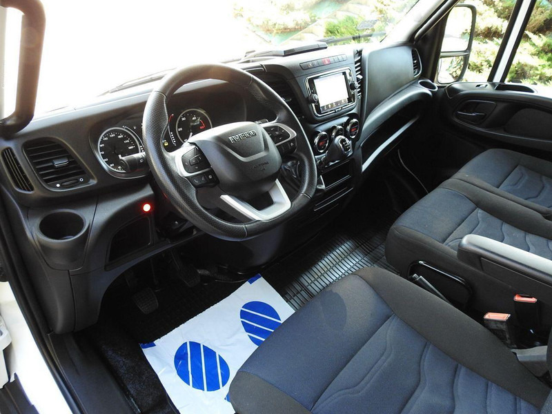 Iveco DAILY 50C18 PLANDEKA WINDA 10 PALET WEBASTO TEMPOMAT NAWIGACJA K - Ponyvás kisteherautó: 2 kép. Iveco DAILY 50C18 PLANDEKA WINDA 10 PALET WEBASTO TEMPOMAT NAWIGACJA K - Ponyvás kisteherautó: 2 kép.