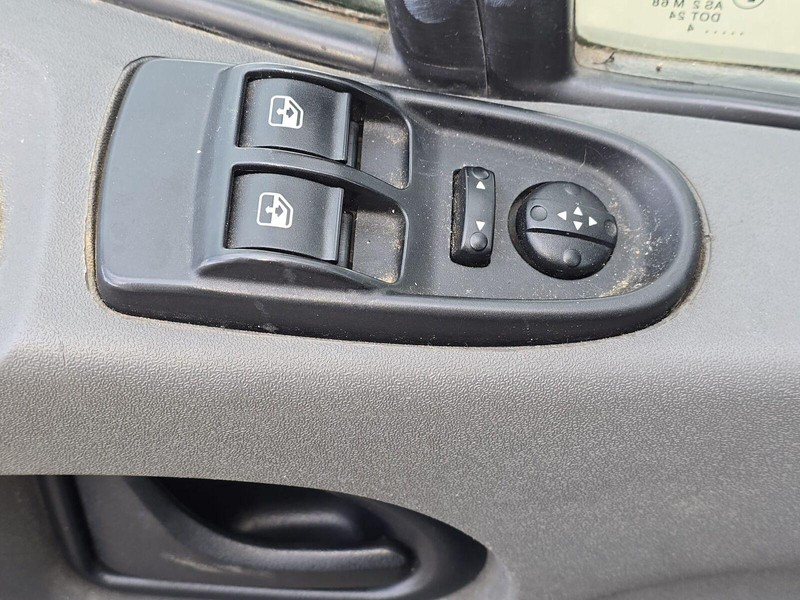 Hűtős kisteherautó Iveco Daily 35 C 13 - Carrier Xarios 500 frigo: 19 kép.