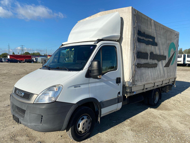 Iveco Daily 35 C 18 Pritsche + Plane + DHollandia LBW - 3,5t - Ponyvás kisteherautó: 2 kép. Iveco Daily 35 C 18 Pritsche + Plane + DHollandia LBW - 3,5t - Ponyvás kisteherautó: 2 kép.