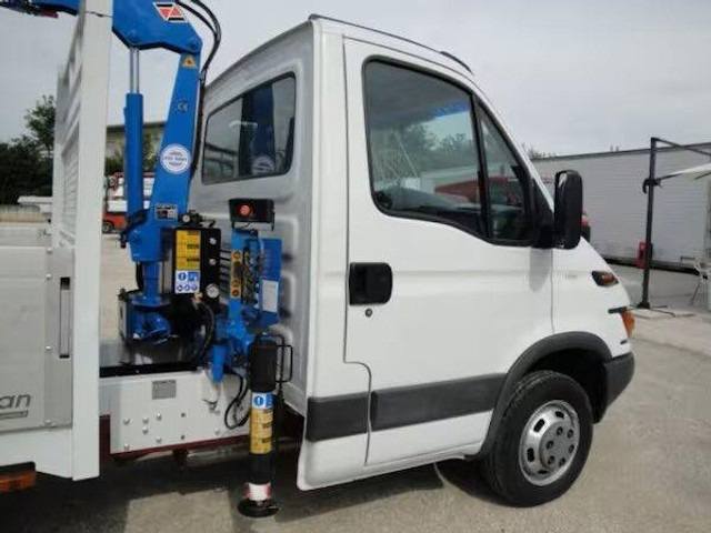 Iveco Daily 35C11 - flatbed+crane - Platós teherautó, Darus autó: 5 kép. Iveco Daily 35C11 - flatbed+crane - Platós teherautó, Darus autó: 5 kép.