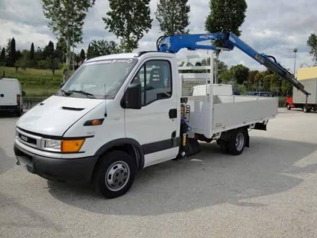 Iveco Daily 35C11 - flatbed+crane - Platós teherautó, Darus autó: 1 kép. Iveco Daily 35C11 - flatbed+crane - Platós teherautó, Darus autó: 1 kép.