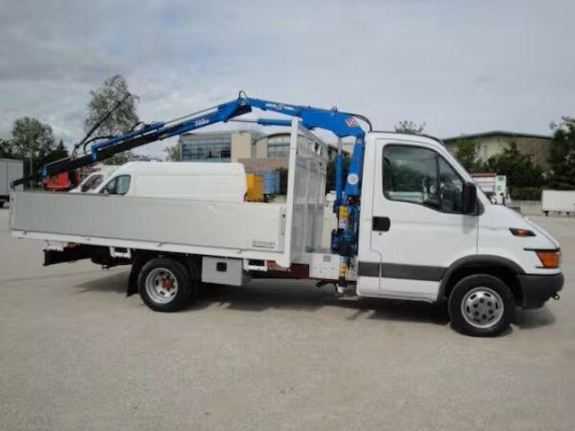 Iveco Daily 35C11 - flatbed+crane - Platós teherautó, Darus autó: 3 kép. Iveco Daily 35C11 - flatbed+crane - Platós teherautó, Darus autó: 3 kép.