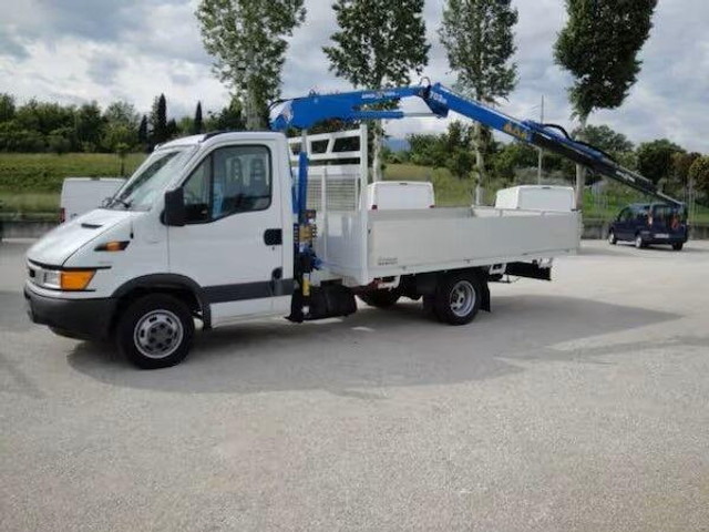 Iveco Daily 35C11 - flatbed+crane - Platós teherautó, Darus autó: 2 kép. Iveco Daily 35C11 - flatbed+crane - Platós teherautó, Darus autó: 2 kép.
