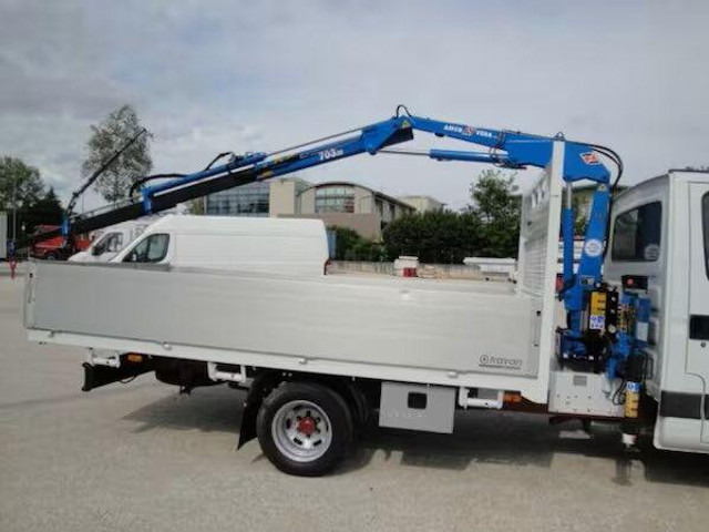Iveco Daily 35C11 - flatbed+crane - Platós teherautó, Darus autó: 4 kép. Iveco Daily 35C11 - flatbed+crane - Platós teherautó, Darus autó: 4 kép.