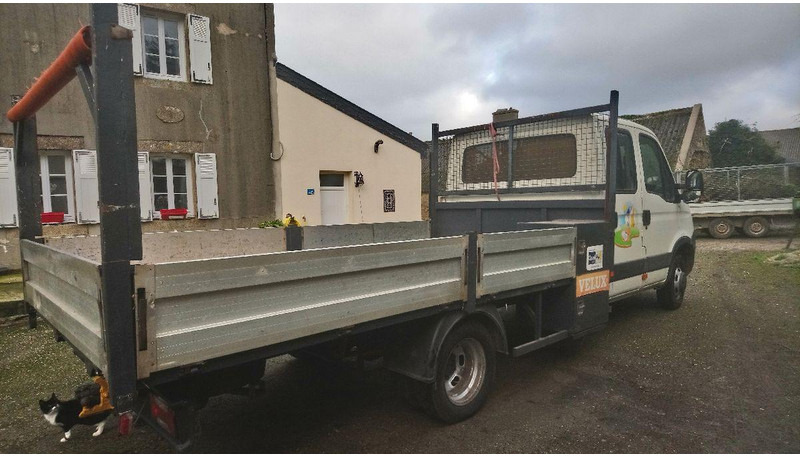 Iveco Daily 35C15 Doka flatbed - Platós kisteherautó: 2 kép. Iveco Daily 35C15 Doka flatbed - Platós kisteherautó: 2 kép.