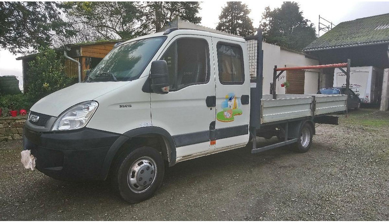 Iveco Daily 35C15 Doka flatbed - Platós kisteherautó: 1 kép. Iveco Daily 35C15 Doka flatbed - Platós kisteherautó: 1 kép.