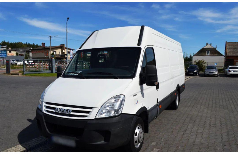 Iveco Daily 35C15 Furgon L4H3 Brygadówka 6-seater Doka Doubel Cabin - Minibusz, Kisbusz: 2 kép. Iveco Daily 35C15 Furgon L4H3 Brygadówka 6-seater Doka Doubel Cabin - Minibusz, Kisbusz: 2 kép.
