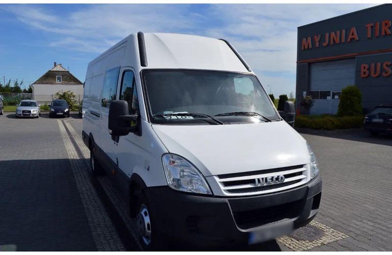 Iveco Daily 35C15 Furgon L4H3 Brygadówka 6-seater Doka Doubel Cabin - Minibusz, Kisbusz: 1 kép. Iveco Daily 35C15 Furgon L4H3 Brygadówka 6-seater Doka Doubel Cabin - Minibusz, Kisbusz: 1 kép.
