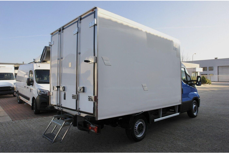 Iveco Daily 35S13 - Hűtős kisteherautó: 5 kép. Iveco Daily 35S13 - Hűtős kisteherautó: 5 kép.