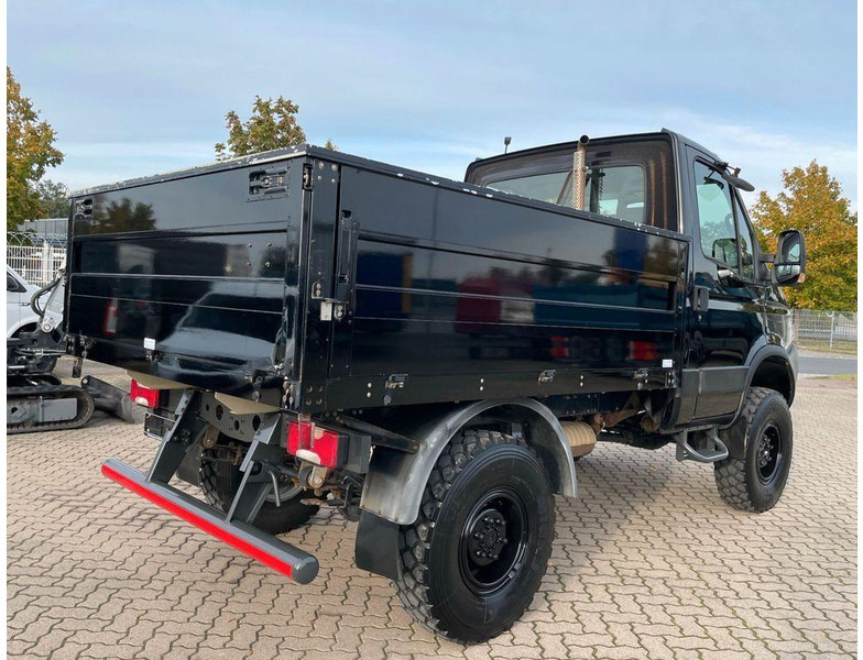 Iveco Daily 35S17 Flatbed 4x4 - Platós kisteherautó: 3 kép. Iveco Daily 35S17 Flatbed 4x4 - Platós kisteherautó: 3 kép.