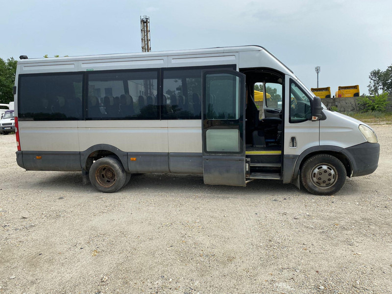Iveco Daily 50 C 18 - 20 personal minibus - Minibusz, Kisbusz: 4 kép. Iveco Daily 50 C 18 - 20 personal minibus - Minibusz, Kisbusz: 4 kép.