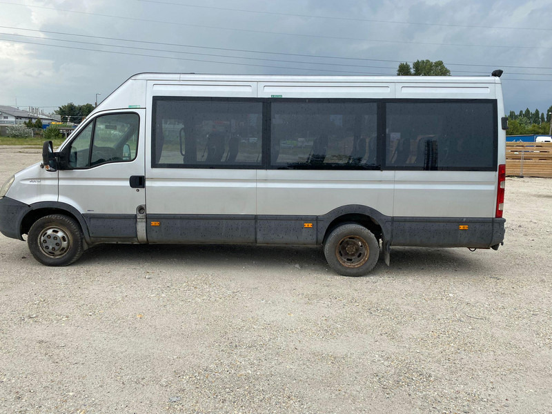 Iveco Daily 50 C 18 - 20 personal minibus - Minibusz, Kisbusz: 3 kép. Iveco Daily 50 C 18 - 20 personal minibus - Minibusz, Kisbusz: 3 kép.