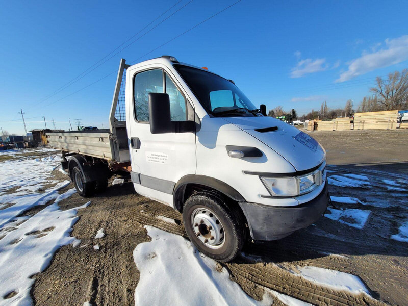 Iveco Daily 65 C 17 3 sided tipper 6,5t - Billenőplatós teherautó: 1 kép. Iveco Daily 65 C 17 3 sided tipper 6,5t - Billenőplatós teherautó: 1 kép.