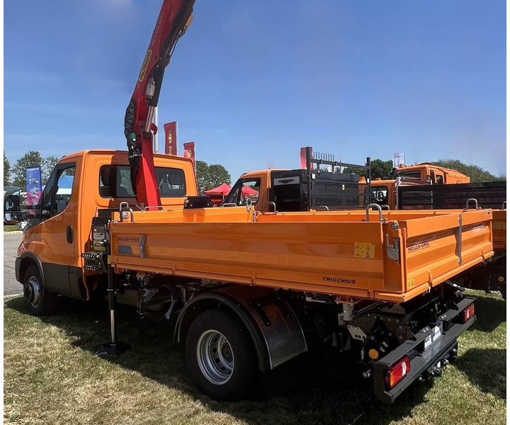Iveco Daily 70C18H - Flatbed+crane - Platós teherautó, Darus autó: 2 kép. Iveco Daily 70C18H - Flatbed+crane - Platós teherautó, Darus autó: 2 kép.