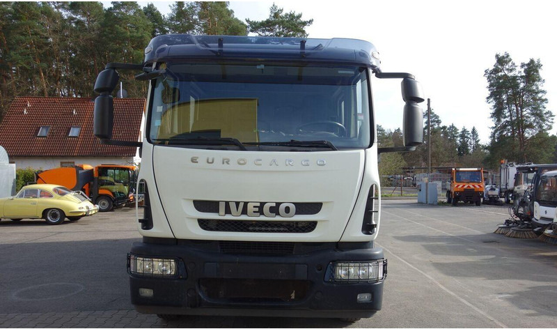 Iveco Eurocargo 120E225 - Workshop truck - Büféautó: 2 kép. Iveco Eurocargo 120E225 - Workshop truck - Büféautó: 2 kép.
