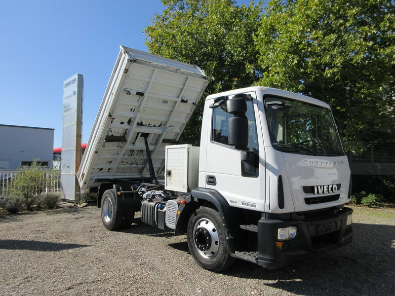 Iveco Eurocargo 120E25 - 3 way tipper - Billenőplatós teherautó: 2 kép. Iveco Eurocargo 120E25 - 3 way tipper - Billenőplatós teherautó: 2 kép.