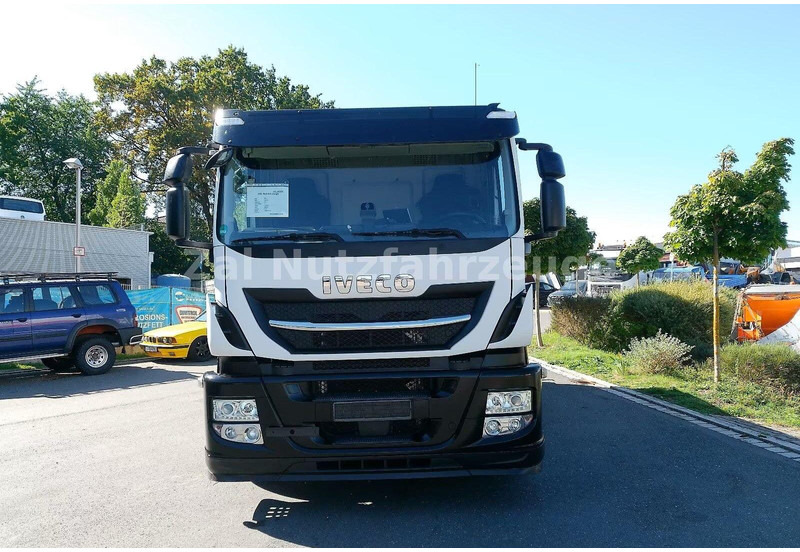 Iveco Magirus 420 - Tanker truck - Tartályos teherautó: 5 kép. Iveco Magirus 420 - Tanker truck - Tartályos teherautó: 5 kép.