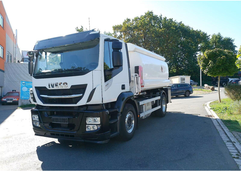 Iveco Magirus 420 - Tanker truck - Tartályos teherautó: 1 kép. Iveco Magirus 420 - Tanker truck - Tartályos teherautó: 1 kép.