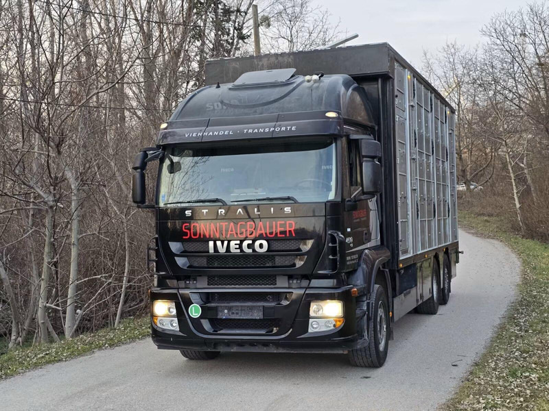 Iveco Stralis 260S45 - Animal transporter - Állatszállító teherautó: 2 kép. Iveco Stralis 260S45 - Animal transporter - Állatszállító teherautó: 2 kép.