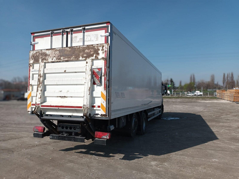 Iveco Stralis 310 6x2 Koffer + LBW - Dobozos felépítményű teherautó: 4 kép. Iveco Stralis 310 6x2 Koffer + LBW - Dobozos felépítményű teherautó: 4 kép.