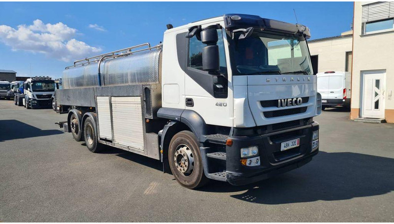 Iveco Stralis 420 6x2 16000 Liter - ohne Saug- und Mes - Tartályos teherautó: 3 kép. Iveco Stralis 420 6x2 16000 Liter - ohne Saug- und Mes - Tartályos teherautó: 3 kép.