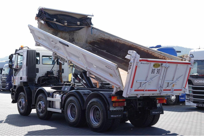 Iveco TRAKKER / 8x4 / WYWROTKA / HYDROBURTA / BORDMATIC / EURO 6 / ME - Billenőplatós teherautó: 3 kép. Iveco TRAKKER / 8x4 / WYWROTKA / HYDROBURTA / BORDMATIC / EURO 6 / ME - Billenőplatós teherautó: 3 kép.