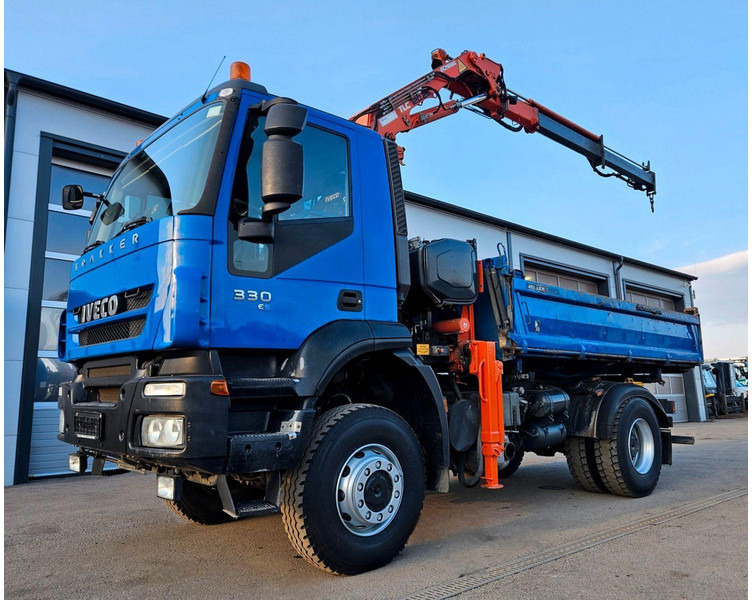 Iveco Trakker 190T33 4x4 M Tipper + Crane Atlas 120.2E - Billenőplatós teherautó, Darus autó: 3 kép. Iveco Trakker 190T33 4x4 M Tipper + Crane Atlas 120.2E - Billenőplatós teherautó, Darus autó: 3 kép.