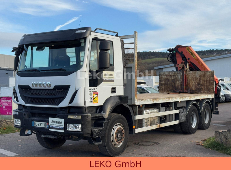Iveco Trakker 450 Mit Kran( Palfinger PK 22002 .EH) - Platós teherautó, Darus autó: 4 kép. Iveco Trakker 450 Mit Kran( Palfinger PK 22002 .EH) - Platós teherautó, Darus autó: 4 kép.