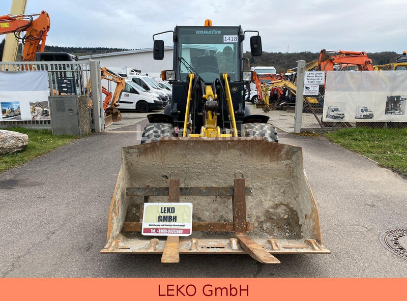 Komatsu WA70-6 Schnellwechsler - Gumikerekes homlokrakodó: 2 kép. Komatsu WA70-6 Schnellwechsler - Gumikerekes homlokrakodó: 2 kép.