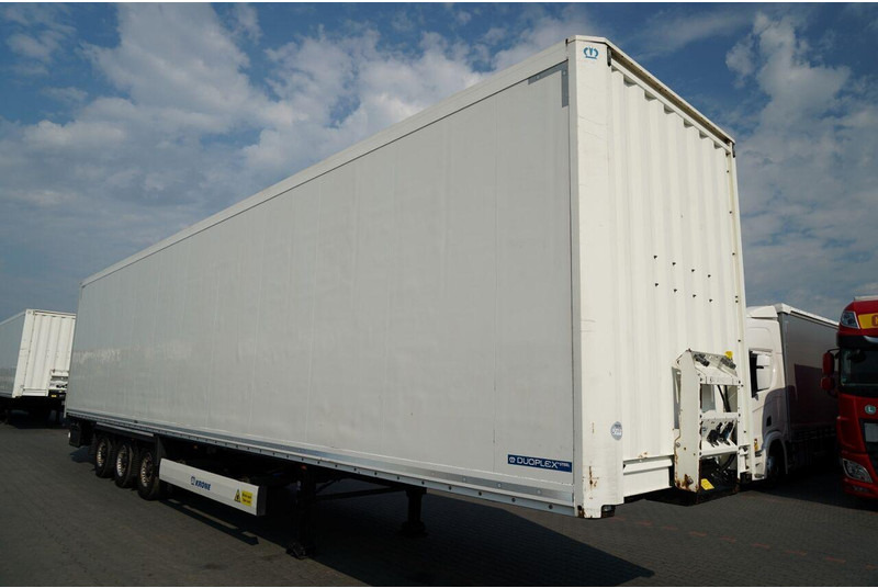 Krone  - Félpótkocsi dobozos: 2 kép. Krone  - Félpótkocsi dobozos: 2 kép.