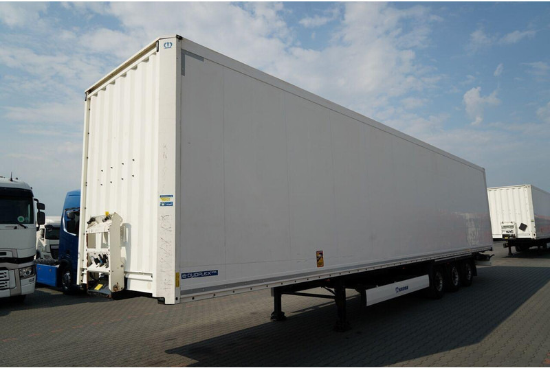 Krone  - Félpótkocsi dobozos: 4 kép. Krone  - Félpótkocsi dobozos: 4 kép.