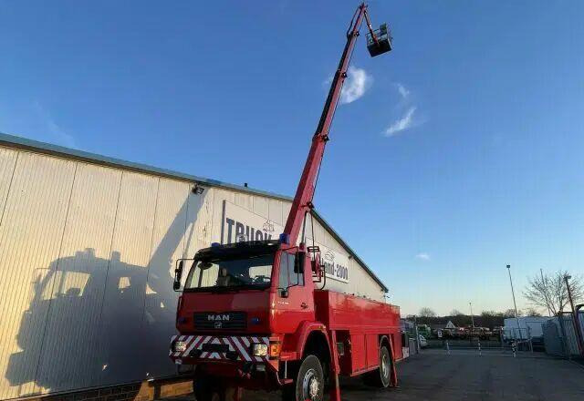 MAN 18.280 4x4 - Fire truck+lifting basket - Tűzoltóautó: 1 kép. MAN 18.280 4x4 - Fire truck+lifting basket - Tűzoltóautó: 1 kép.
