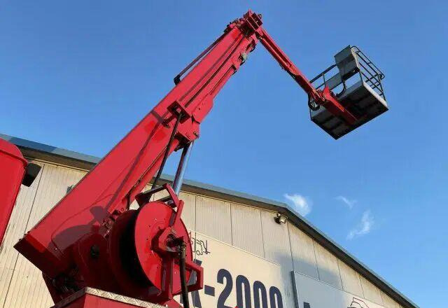 MAN 18.280 4x4 - Fire truck+lifting basket - Tűzoltóautó: 3 kép. MAN 18.280 4x4 - Fire truck+lifting basket - Tűzoltóautó: 3 kép.