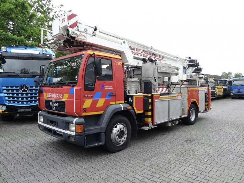 MAN 18.284 L2000 - Fire truck+ladder lift - Tűzoltóautó: 1 kép. MAN 18.284 L2000 - Fire truck+ladder lift - Tűzoltóautó: 1 kép.
