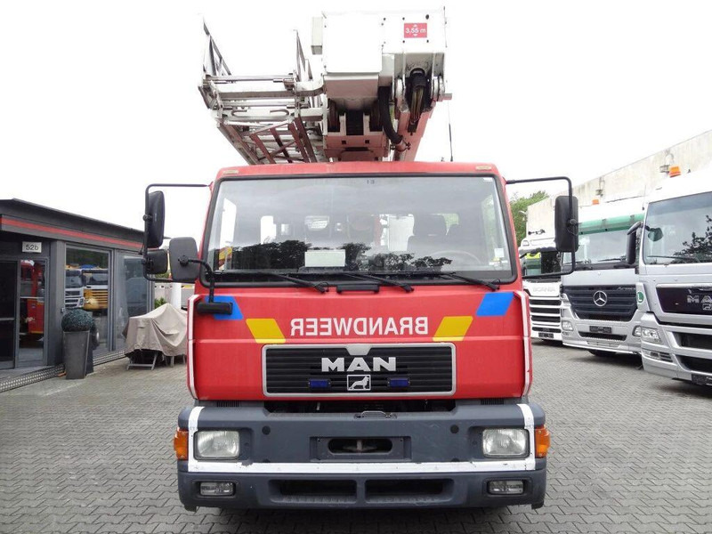 MAN 18.284 L2000 - Fire truck+ladder lift - Tűzoltóautó: 2 kép. MAN 18.284 L2000 - Fire truck+ladder lift - Tűzoltóautó: 2 kép.