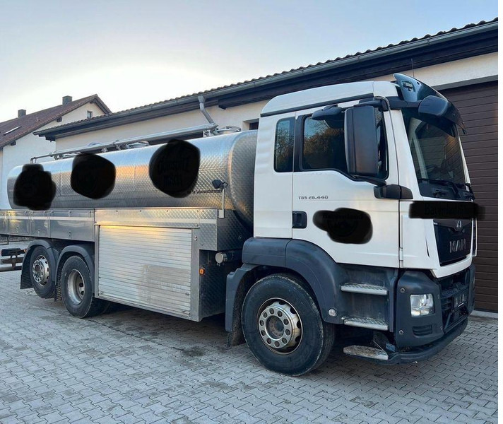 MAN 26.440 Milch - Tartályos teherautó: 3 kép. MAN 26.440 Milch - Tartályos teherautó: 3 kép.