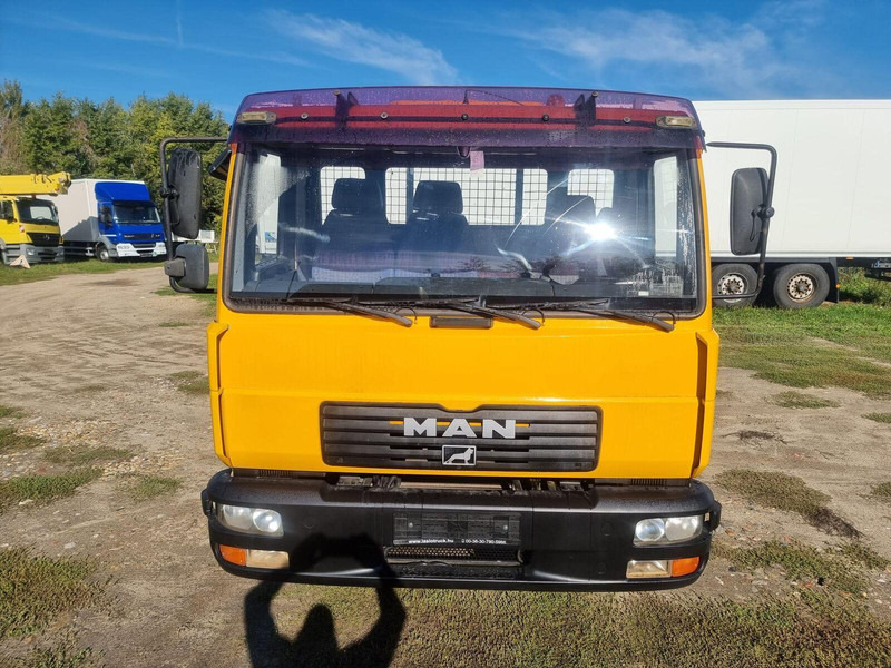 MAN LE 8.180 Meiller Kipper Three-Sided Tipper - 3 old. billencs - T - Billenőplatós teherautó: 5 kép. MAN LE 8.180 Meiller Kipper Three-Sided Tipper - 3 old. billencs - T - Billenőplatós teherautó: 5 kép.