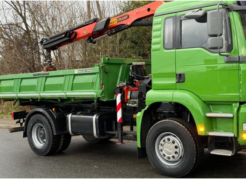 MAN TGA 18.360 Meiller 3-Way Tipper + Crane Palfinger PK 9501 - Billenőplatós teherautó, Darus autó: 5 kép. MAN TGA 18.360 Meiller 3-Way Tipper + Crane Palfinger PK 9501 - Billenőplatós teherautó, Darus autó: 5 kép.