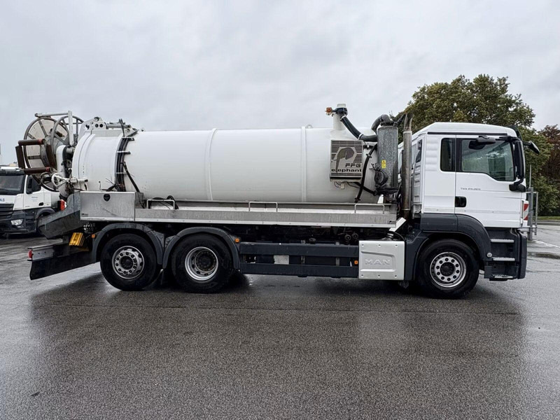 MAN TGS 26.320 - Vacuum truck - Szippantós autó: 5 kép. MAN TGS 26.320 - Vacuum truck - Szippantós autó: 5 kép.