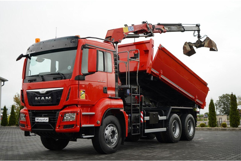 MAN TGS 26.400 / 6x4 / WYWROTKA 2 STRONNA + HDS HMF 1530 K2 / HYDR - Billenőplatós teherautó: 1 kép. MAN TGS 26.400 / 6x4 / WYWROTKA 2 STRONNA + HDS HMF 1530 K2 / HYDR - Billenőplatós teherautó: 1 kép.