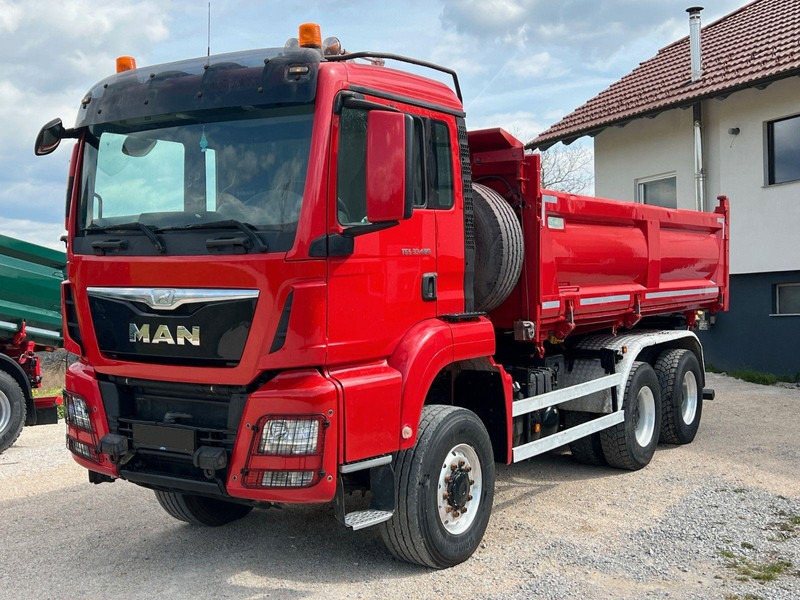 MAN TGS 33.480 6x6 B Tipper - Billenőplatós teherautó: 2 kép. MAN TGS 33.480 6x6 B Tipper - Billenőplatós teherautó: 2 kép.