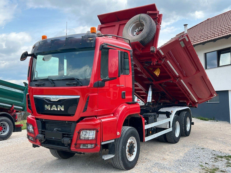 MAN TGS 33.480 6x6 B Tipper - Billenőplatós teherautó: 4 kép. MAN TGS 33.480 6x6 B Tipper - Billenőplatós teherautó: 4 kép.