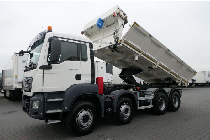 MAN TGS 35.420 - Billenőplatós teherautó: 2 kép. MAN TGS 35.420 - Billenőplatós teherautó: 2 kép.