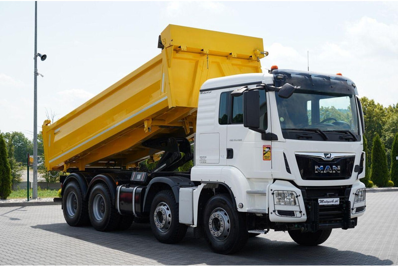 MAN TGS 41.460 / 8x8 / WYWROTKA / 2 STRONNA / BORDMATIC / HYDROBURTA - Billenőplatós teherautó: 2 kép. MAN TGS 41.460 / 8x8 / WYWROTKA / 2 STRONNA / BORDMATIC / HYDROBURTA - Billenőplatós teherautó: 2 kép.