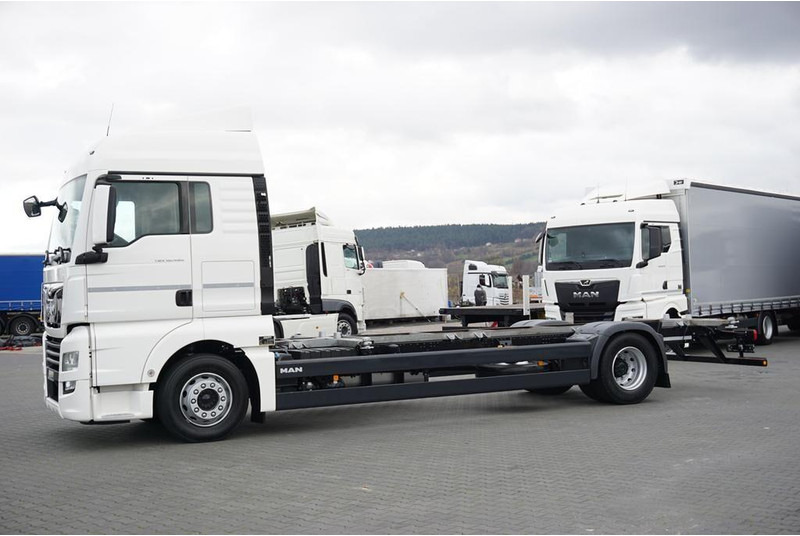 MAN TGX / 18.460 / ACC / E 6 / XLX / BDF / 7,15 M , 7,45 M - Alvaz teherautó: 3 kép. MAN TGX / 18.460 / ACC / E 6 / XLX / BDF / 7,15 M , 7,45 M - Alvaz teherautó: 3 kép.
