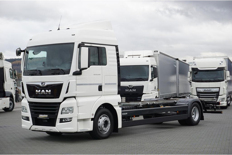 MAN TGX / 18.460 / ACC / E 6 / XLX / BDF / 7,15 M , 7,45 M - Alvaz teherautó: 2 kép. MAN TGX / 18.460 / ACC / E 6 / XLX / BDF / 7,15 M , 7,45 M - Alvaz teherautó: 2 kép.
