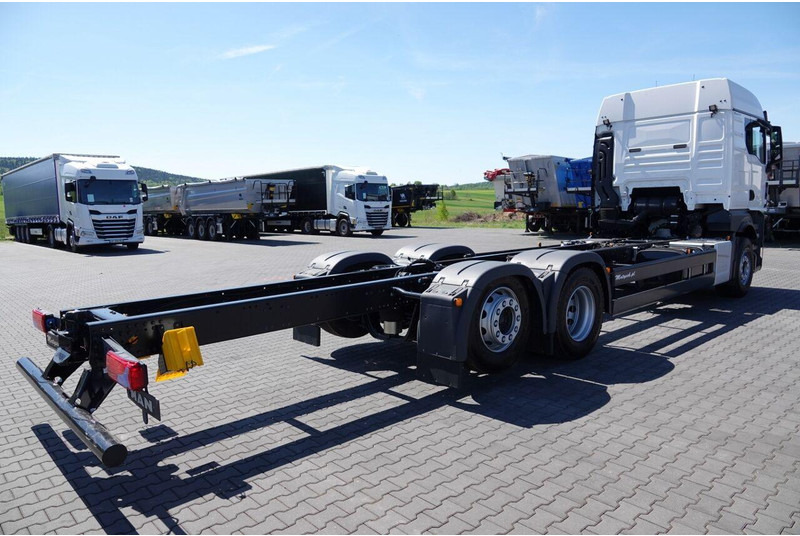 MAN TGX 26.520 / 6x2 / RAMA DŁ. 9,1M / OŚ PODNOSZONA / SKRĘTNA / DO - Alvaz teherautó: 5 kép. MAN TGX 26.520 / 6x2 / RAMA DŁ. 9,1M / OŚ PODNOSZONA / SKRĘTNA / DO - Alvaz teherautó: 5 kép.