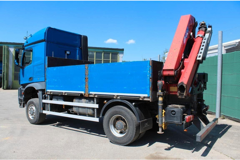 Mercedes-Benz 1848 4x4 Crane HMF 1820 - Platós teherautó, Darus autó: 3 kép. Mercedes-Benz 1848 4x4 Crane HMF 1820 - Platós teherautó, Darus autó: 3 kép.