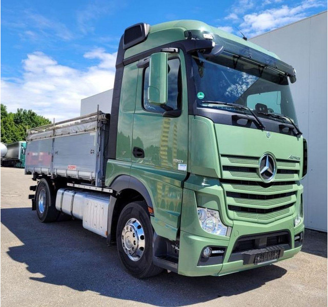Mercedes-Benz 1851 L 3 way grain tipper Kempf - Billenőplatós teherautó: 3 kép. Mercedes-Benz 1851 L 3 way grain tipper Kempf - Billenőplatós teherautó: 3 kép.